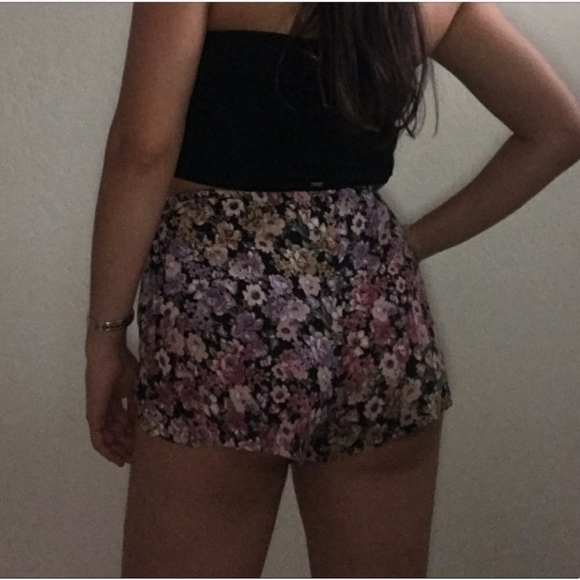 Donated to Maui Fire Victims/ Brandy Melville floral shorts eve remi S Hayden BM - Picture 4 of 11